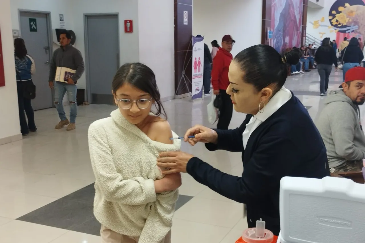 Instalan módulo de vacunación en Pueblito Mexicano