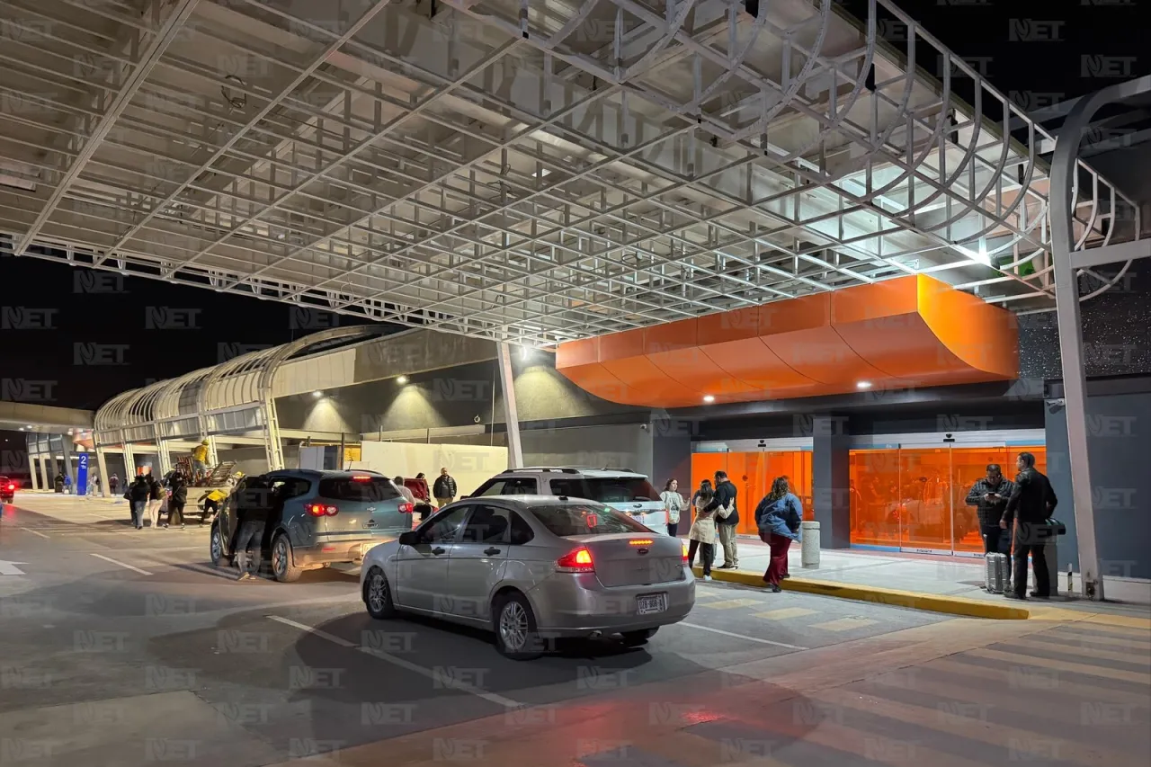 Cientos de pasajeros afectados por cancelación de vuelos por clima en Juárez