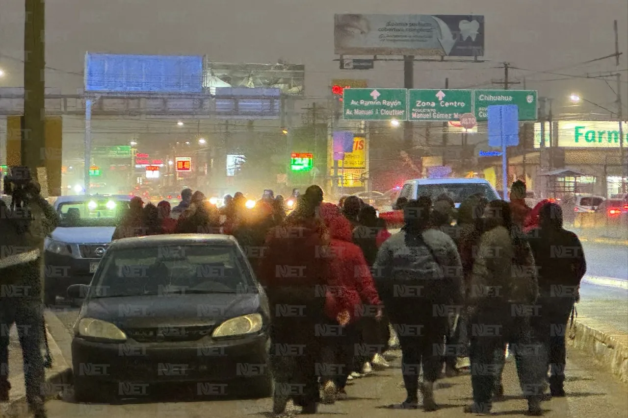 Docentes se retiran del Puente Zaragoza tras dos horas de protesta