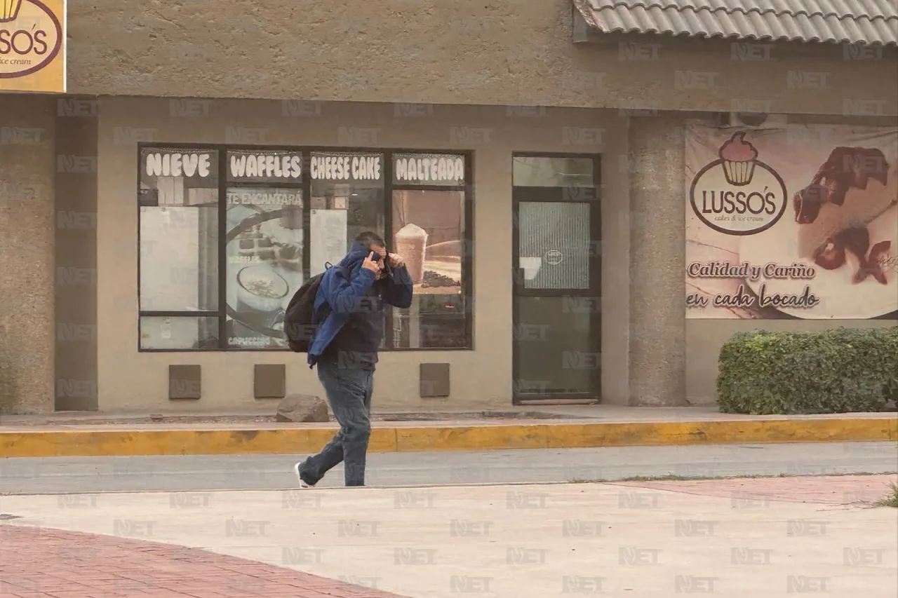 Persisten fuertes vientos y tolvaneras en Juárez esta tarde