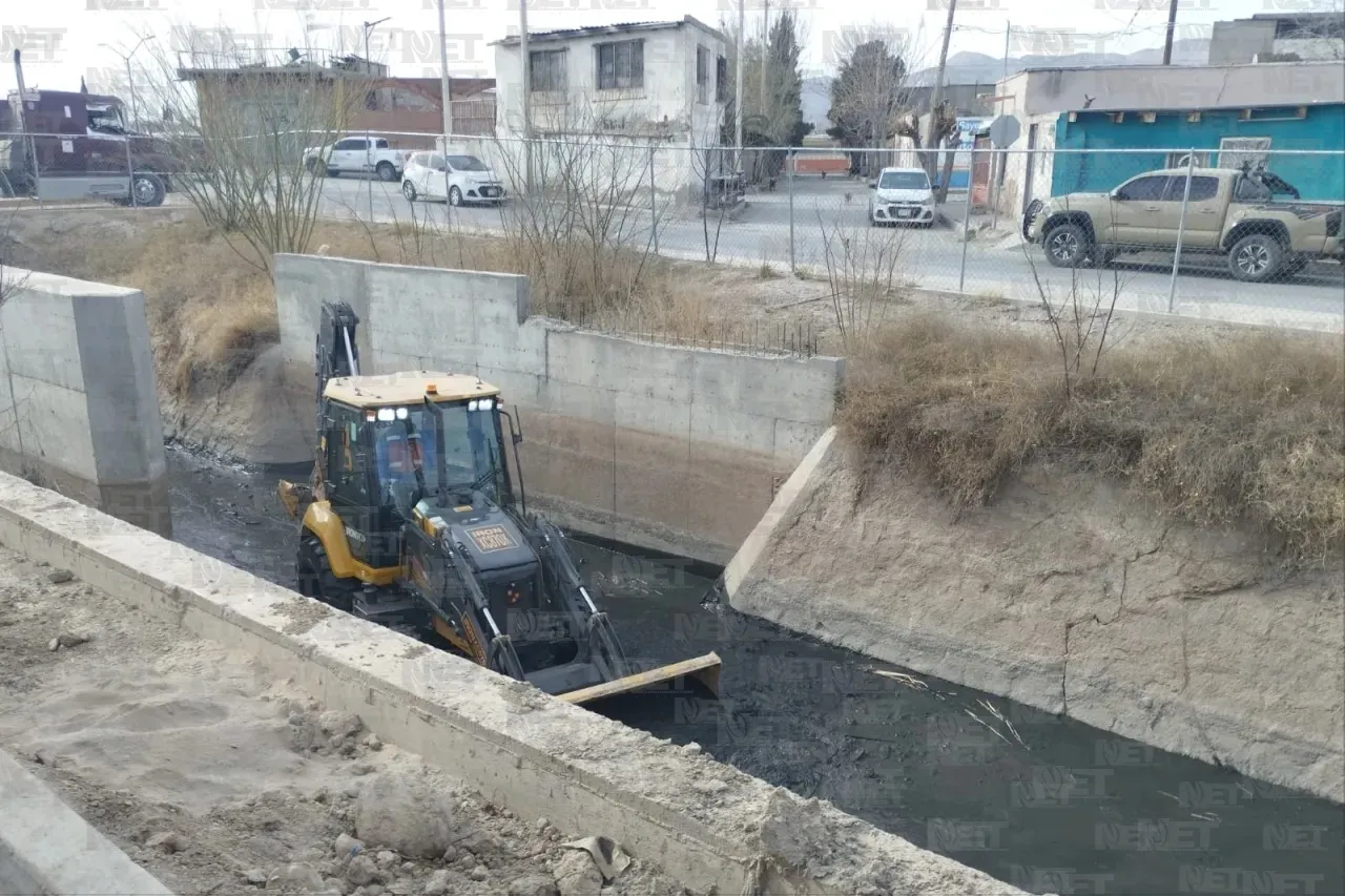 Avanza limpieza de la JMAS en la acequia madre