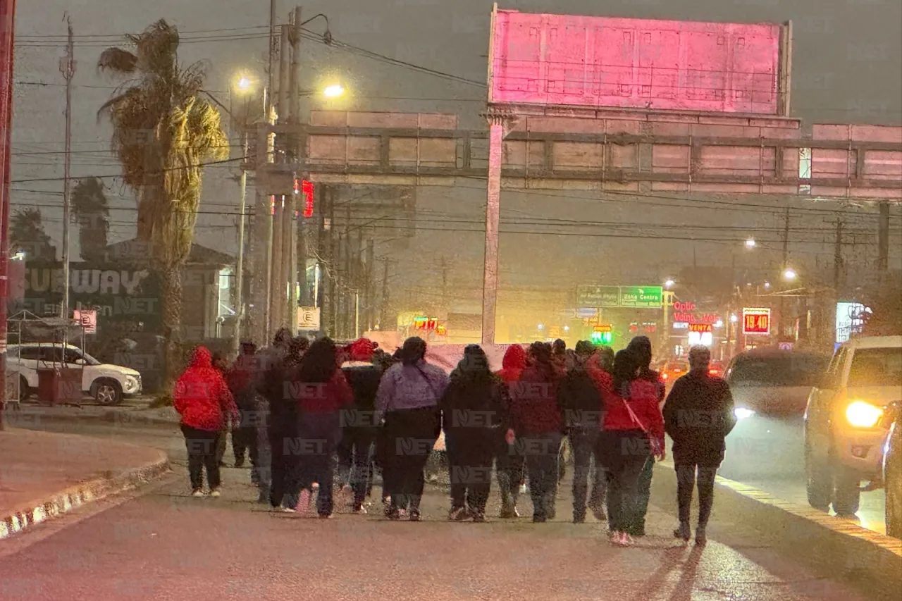 Docentes se retiran del Puente Zaragoza tras dos horas de protesta