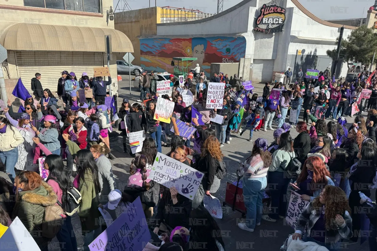 Más de 5 mil mujeres marchan en Ciudad Juárez por el 8M
