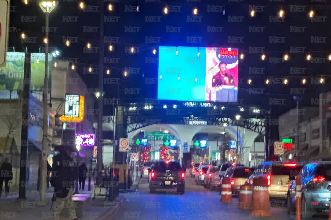 Largas filas para cruzar a El Paso esta noche de sábado