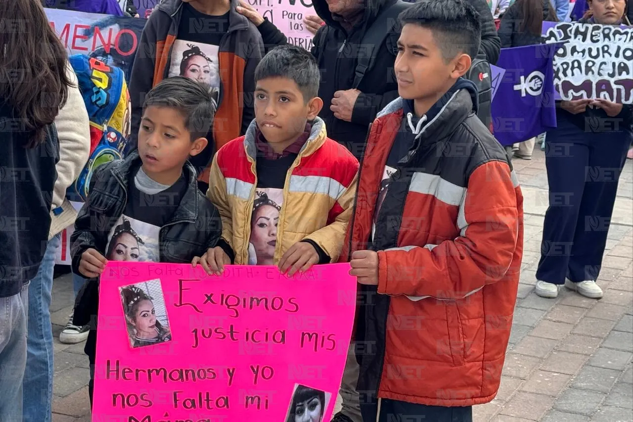 Mujeres y colectivos se congregan en El Monumento para Marcha Incluyente