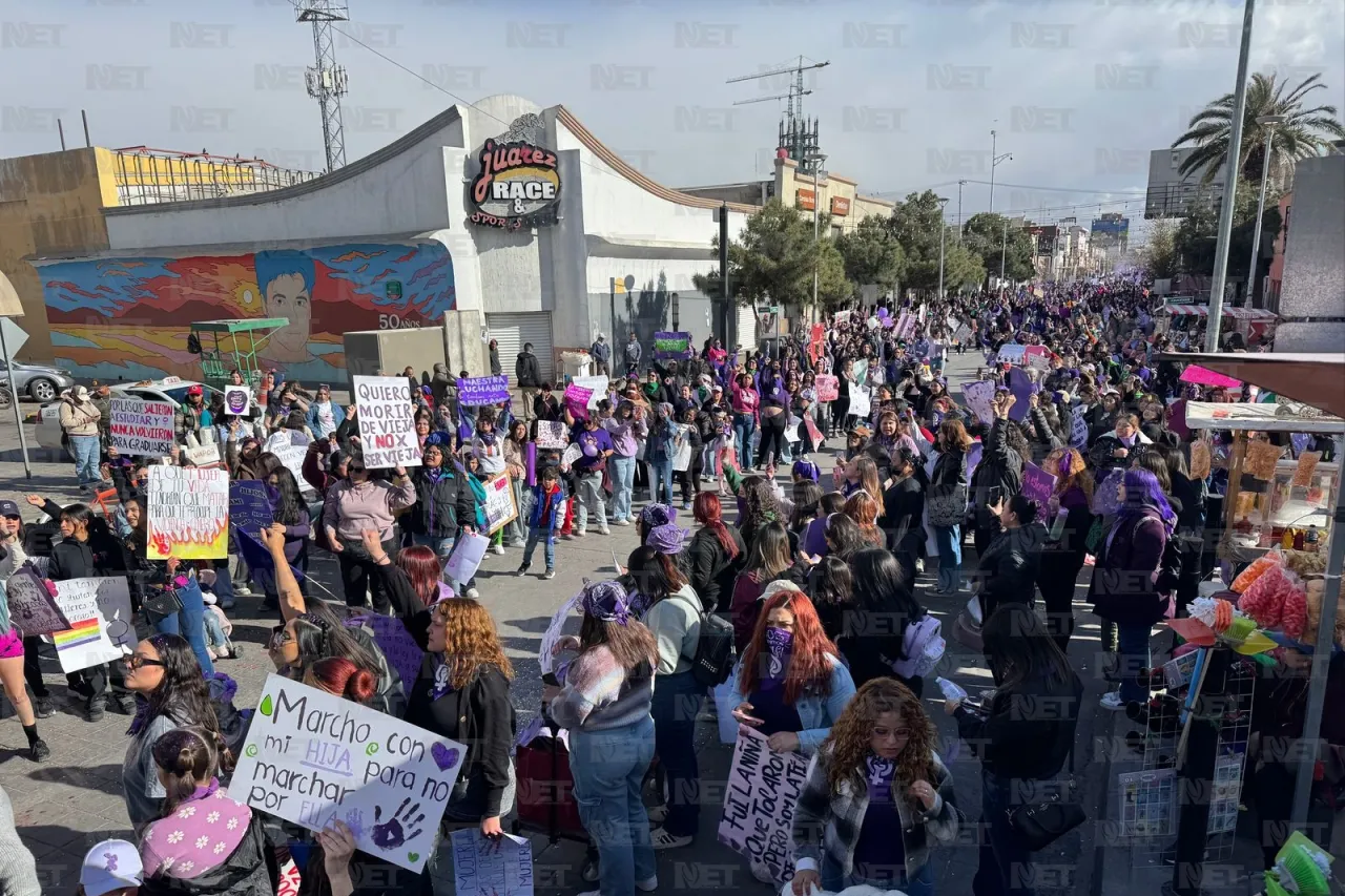 Más de 5 mil mujeres marchan en Ciudad Juárez por el 8M