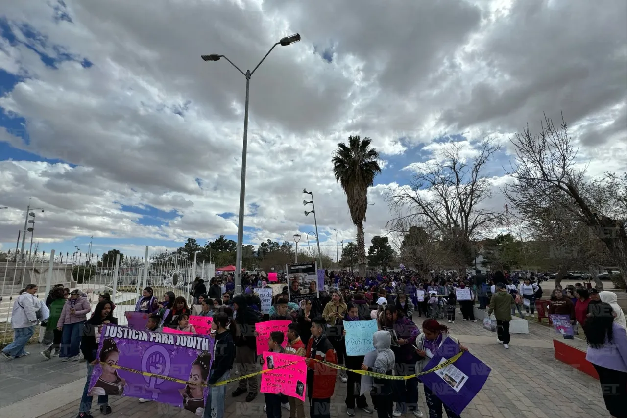 Mujeres y colectivos se congregan en El Monumento para Marcha Incluyente