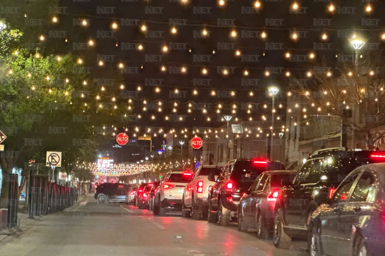 Largas filas para cruzar a El Paso esta noche de sábado