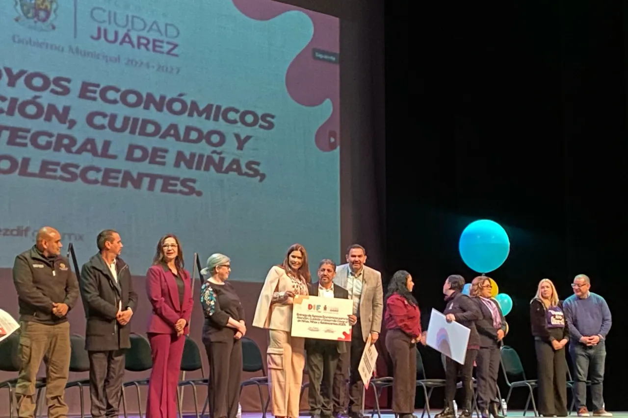 Entregan 2 mil 800 becas a usuarios de los Centros de Atención Infantil