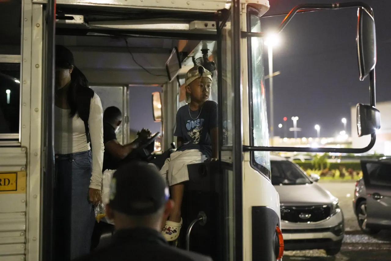 Panamá libera a decenas de deportados por EU