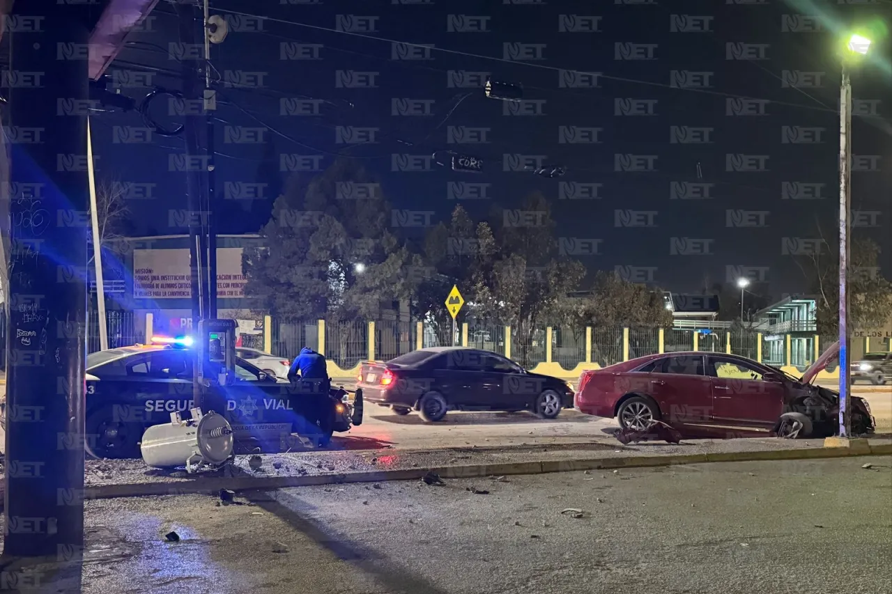 Destroza su auto al quedarse dormido al volante en la 'Jilo'