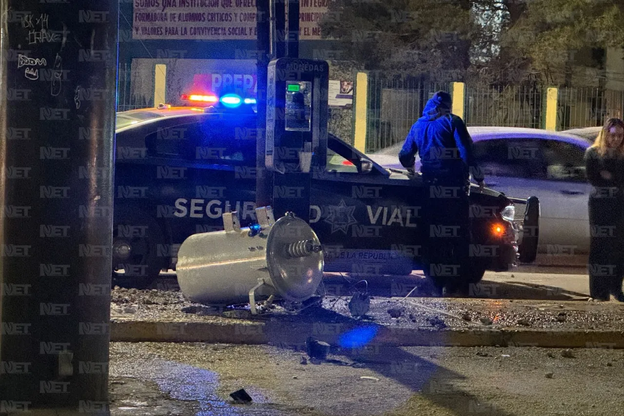 Destroza su auto al quedarse dormido al volante en la 'Jilo'