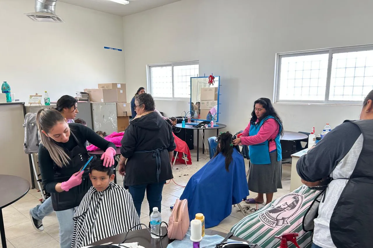 Maquiladora lleva servicios de salud y asistenciales a Riberas etapa 3