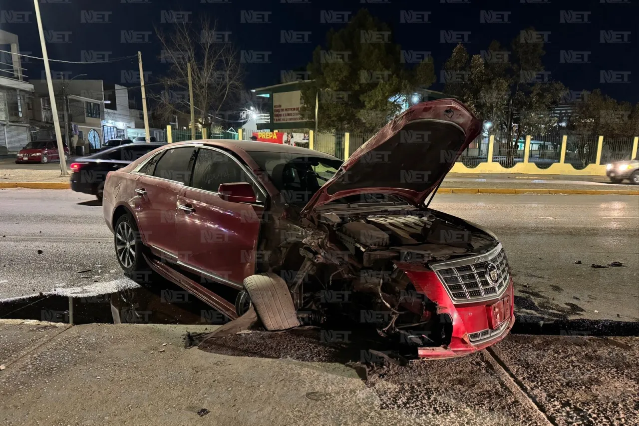 Destroza su auto al quedarse dormido al volante en la 'Jilo'