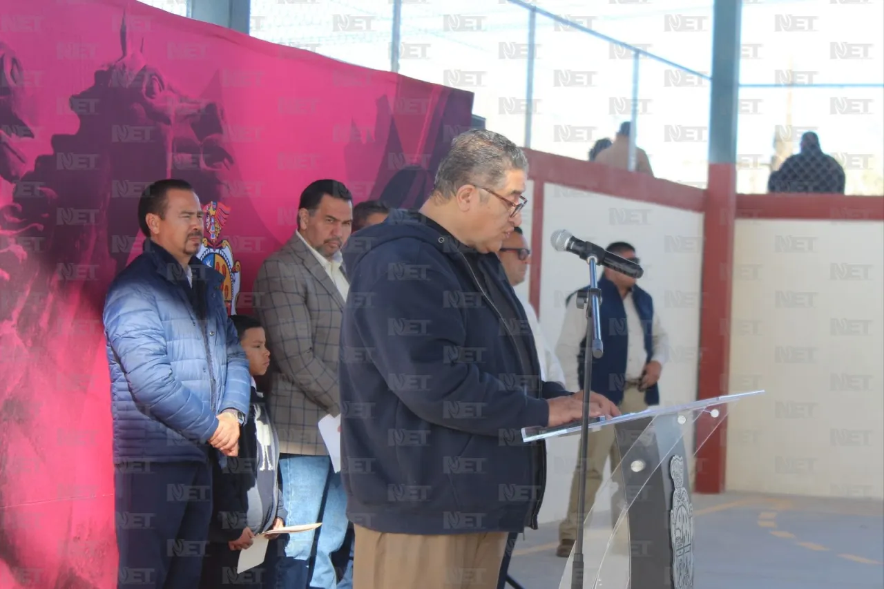 Construyen barda en escuela primaria Juan Álvarez