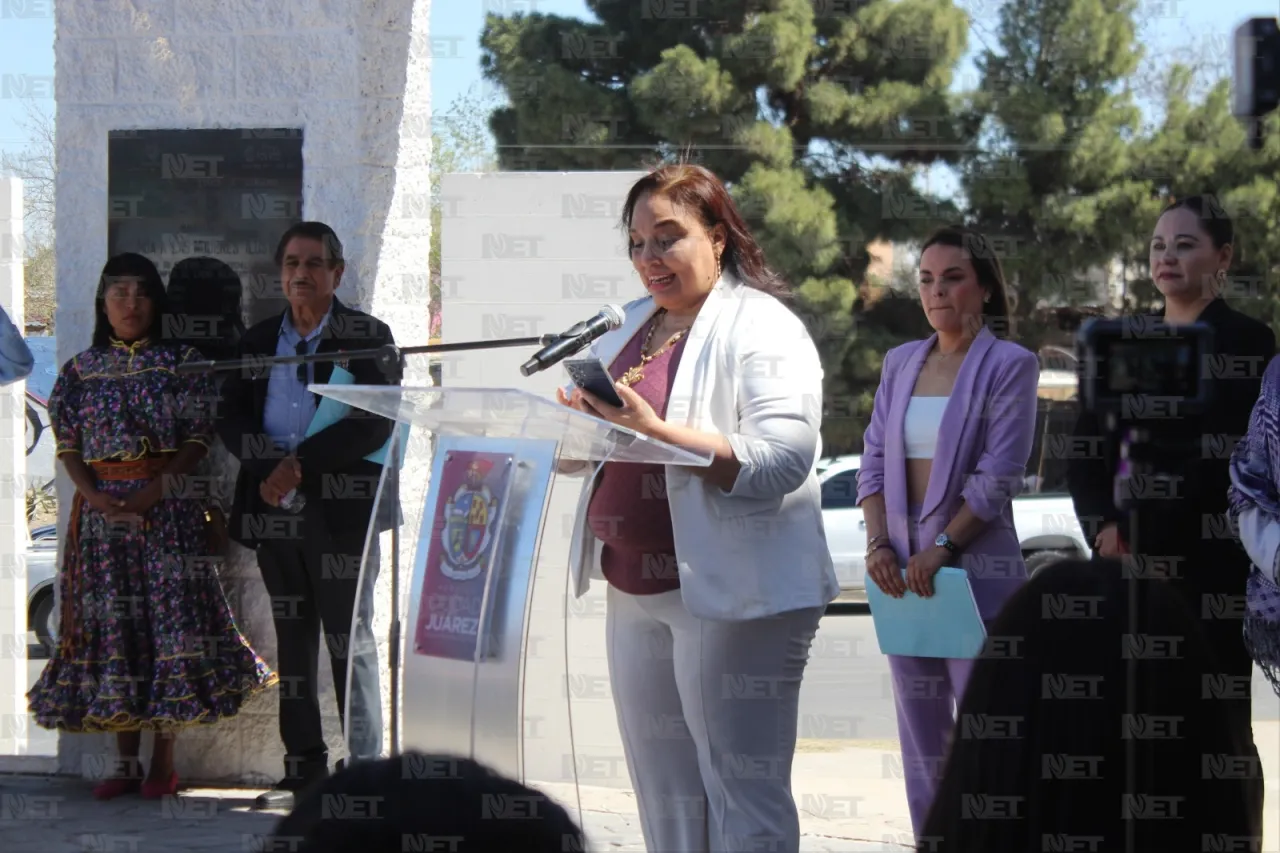 Colocan en la Rotonda de Mujeres Ilustres a Ruth Vargas