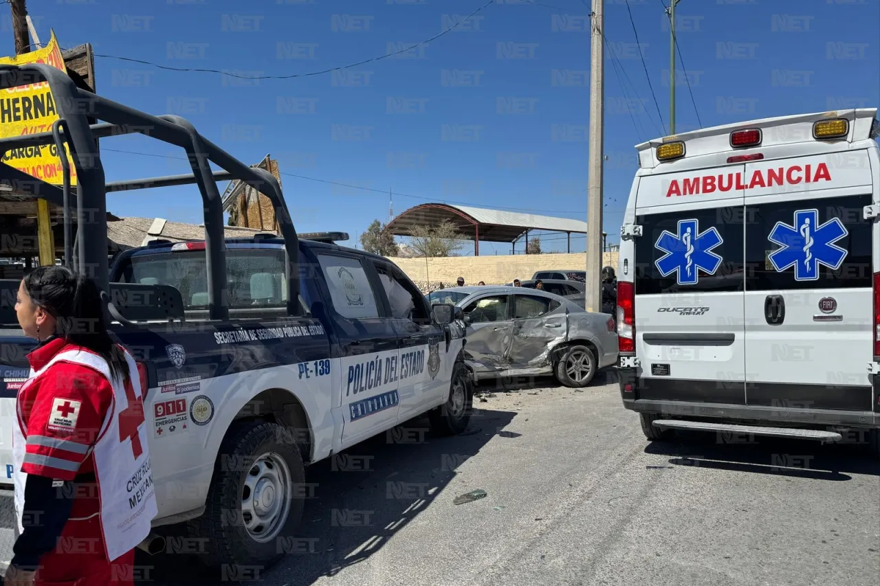 Policía estatal provoca choque en la Carlos Amaya; hay 2 agentes lesionados