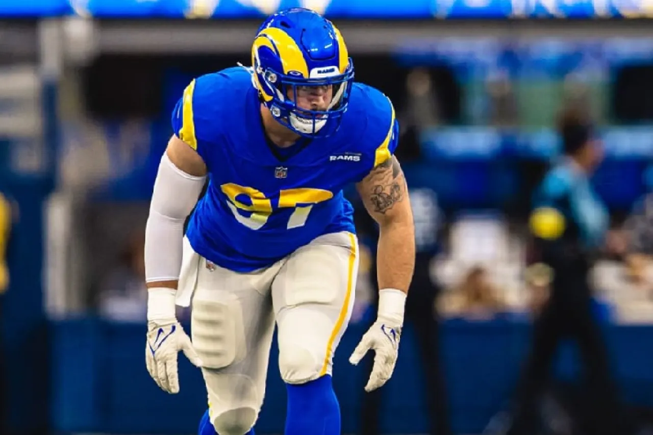 Firman Bills a Joshua Palmer y a Michael Hoecht