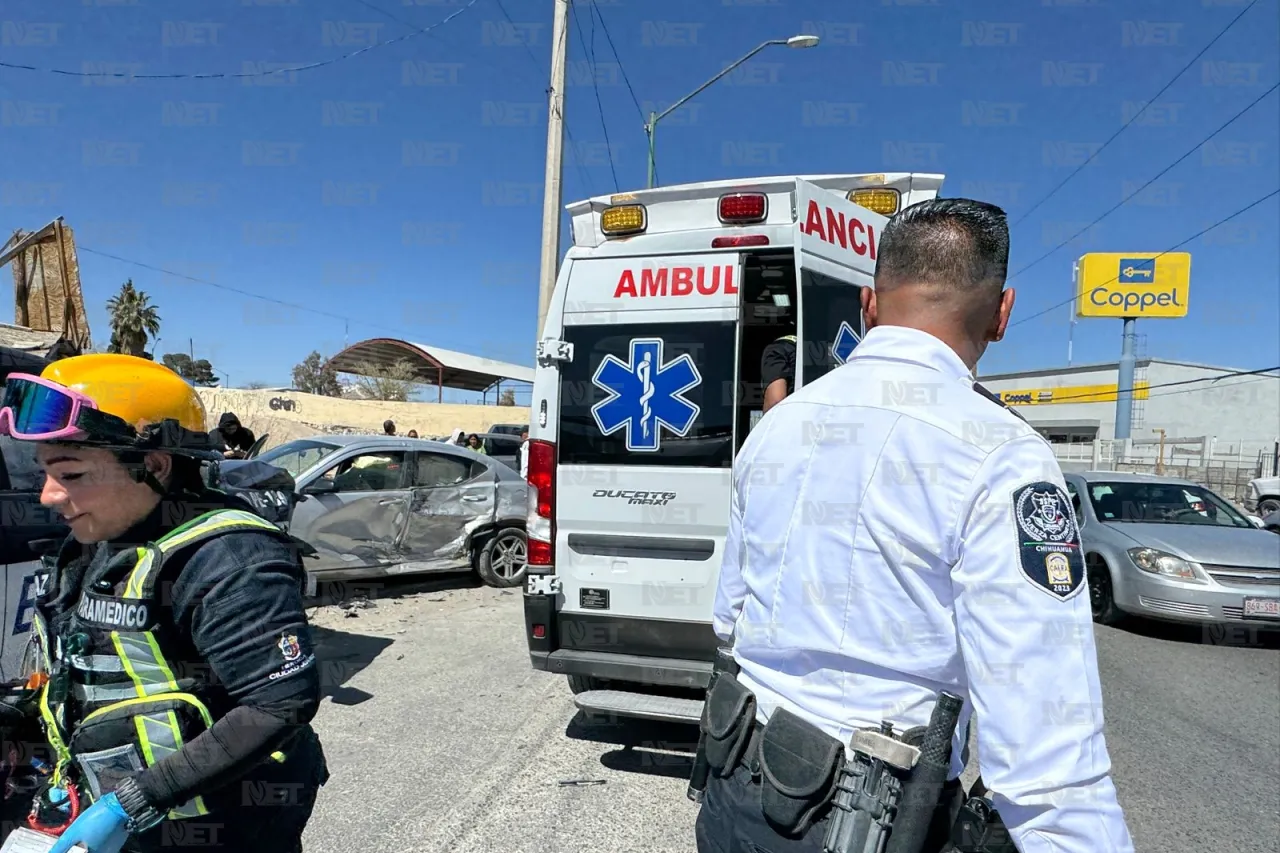 Policía estatal provoca choque en la Carlos Amaya; hay 2 agentes lesionados