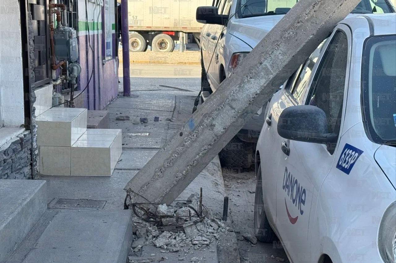 Camión tira poste al enredarse con cables en la 'Jilo'