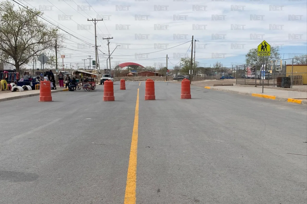 Entrega alcalde calles rehabilitadas en Riberas