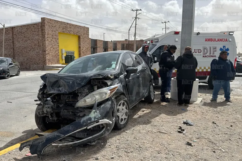 Choque deja a una mujer herida en el eje vial Juan Gabriel