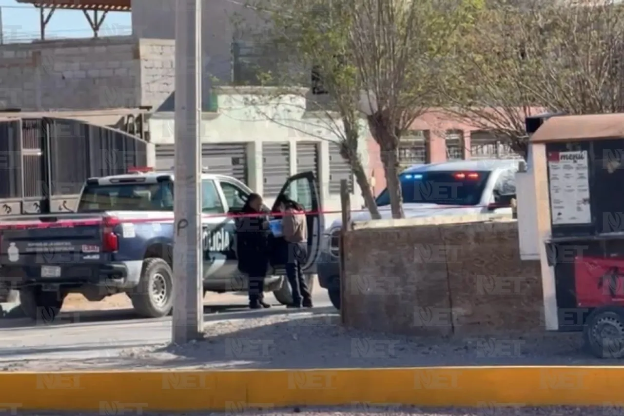Hallan cuerpo encobijado frente a secundaria y primaria