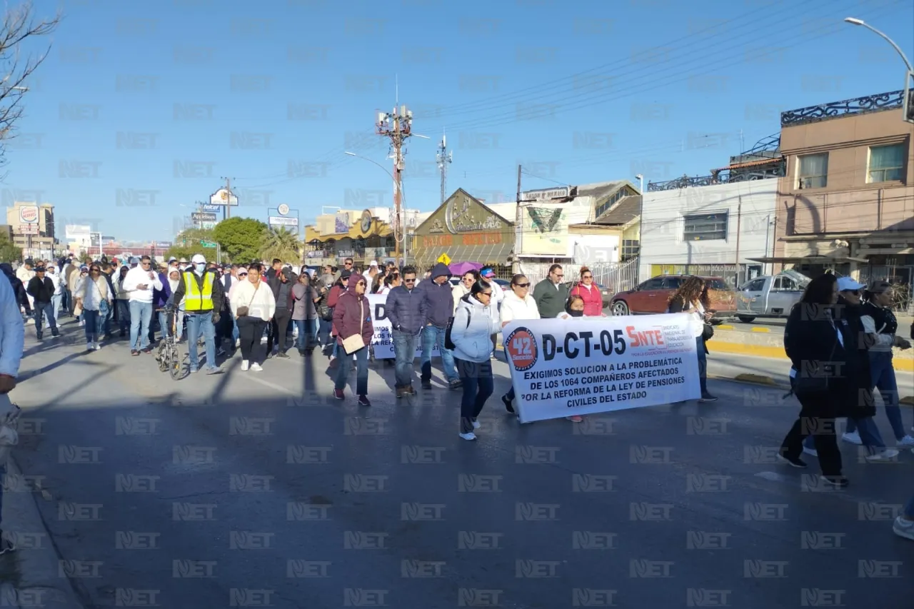 Inicia concentración de maestros para mega marcha en Juárez