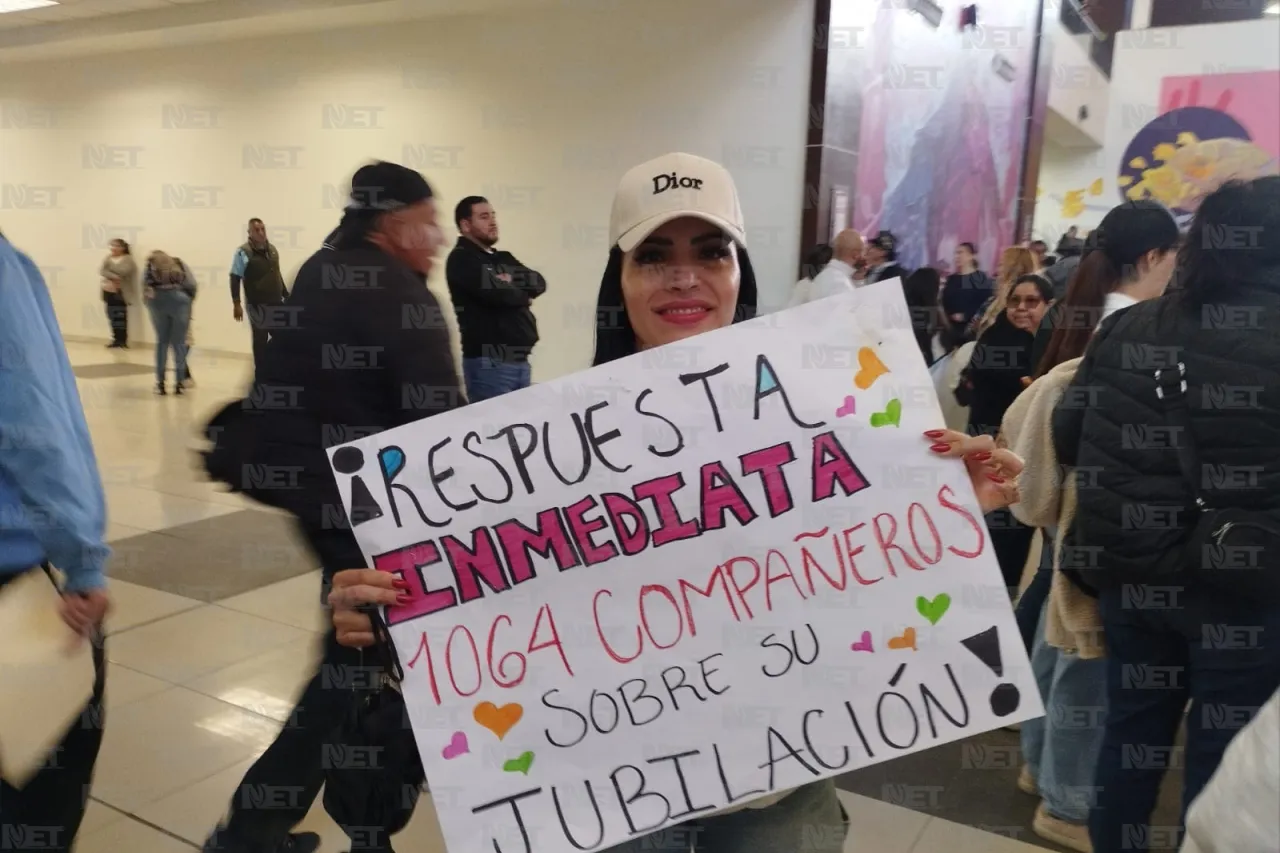 Llegan cientos de maestros a Pueblito Mexicano a manifestarse