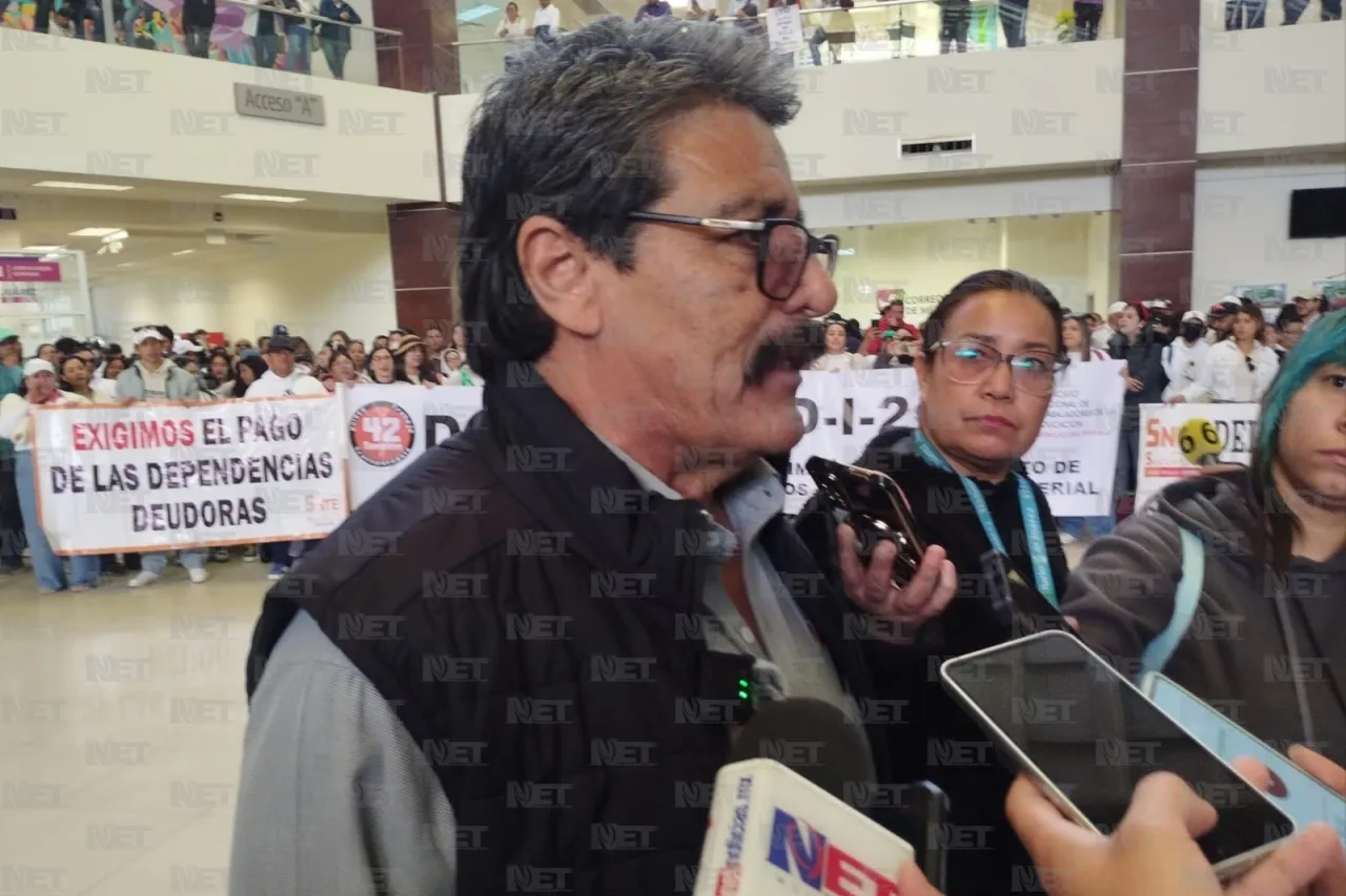 Llegan cientos de maestros a Pueblito Mexicano a manifestarse
