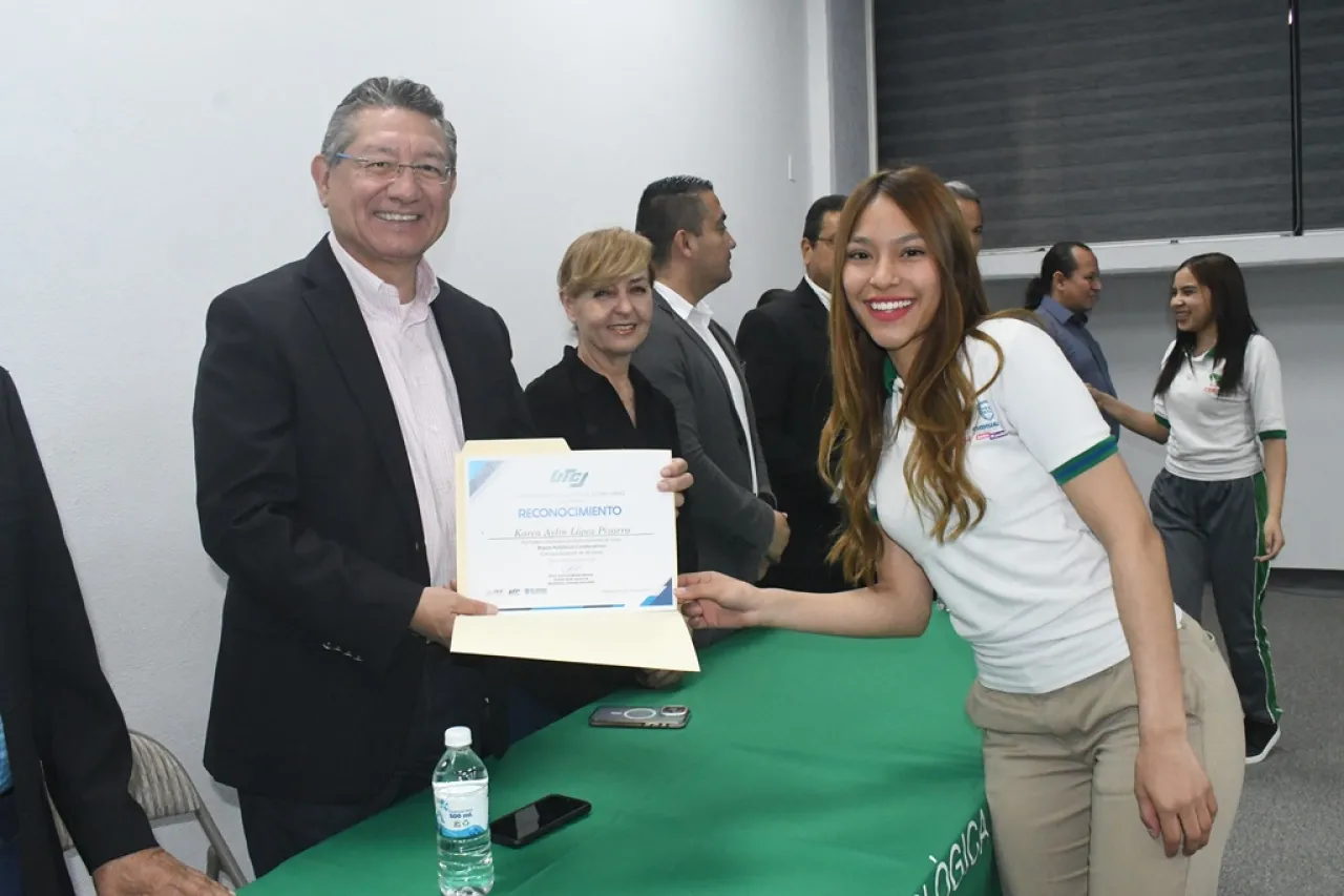 Concluyen 130 alumnos de preparatoria cursos de habilidades STEM en la UTCJ