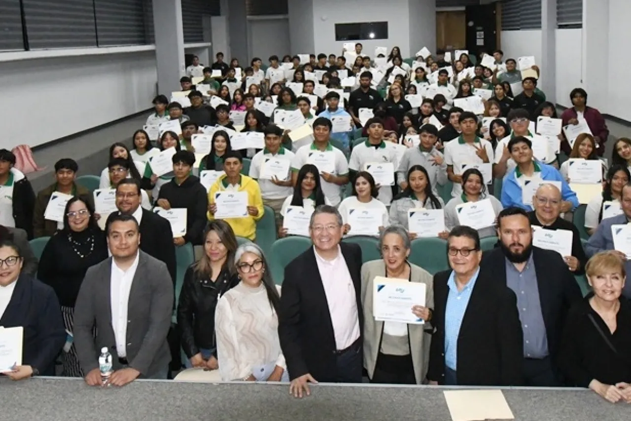 Concluyen 130 alumnos de preparatoria cursos de habilidades STEM en la UTCJ