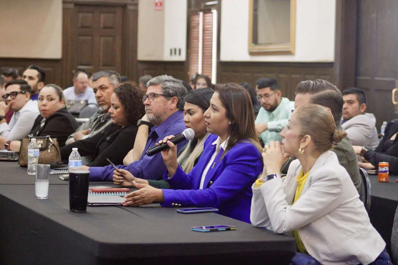 Capacitan a funcionarios para mejora de gestión y desempeño
