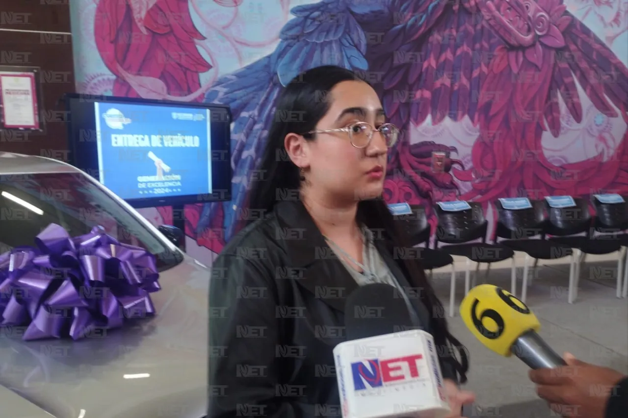 Egresada de la UACJ gana automóvil por premio a Generación de Excelencia 2024