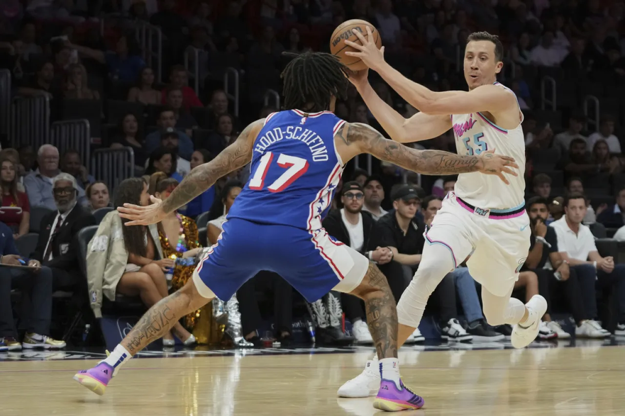 Heat remonta para vencer a 76ers
