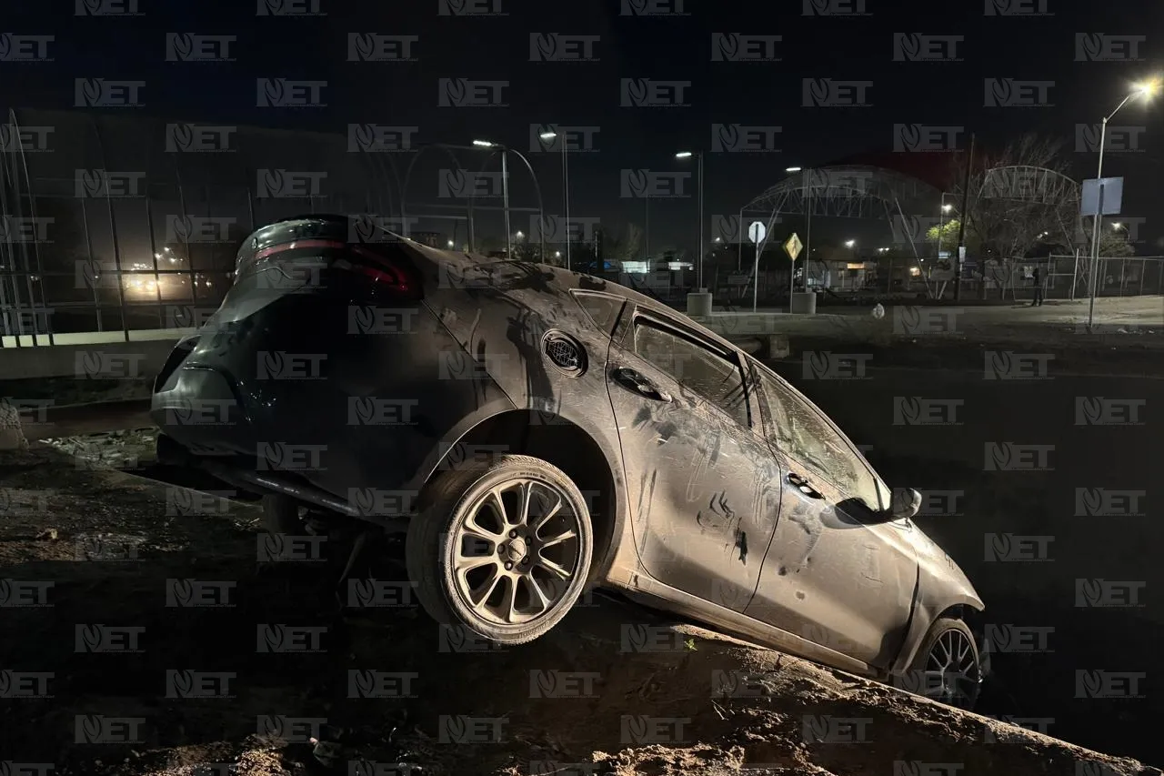 'Relax' de martes: Ebrio termina con carro en acequia