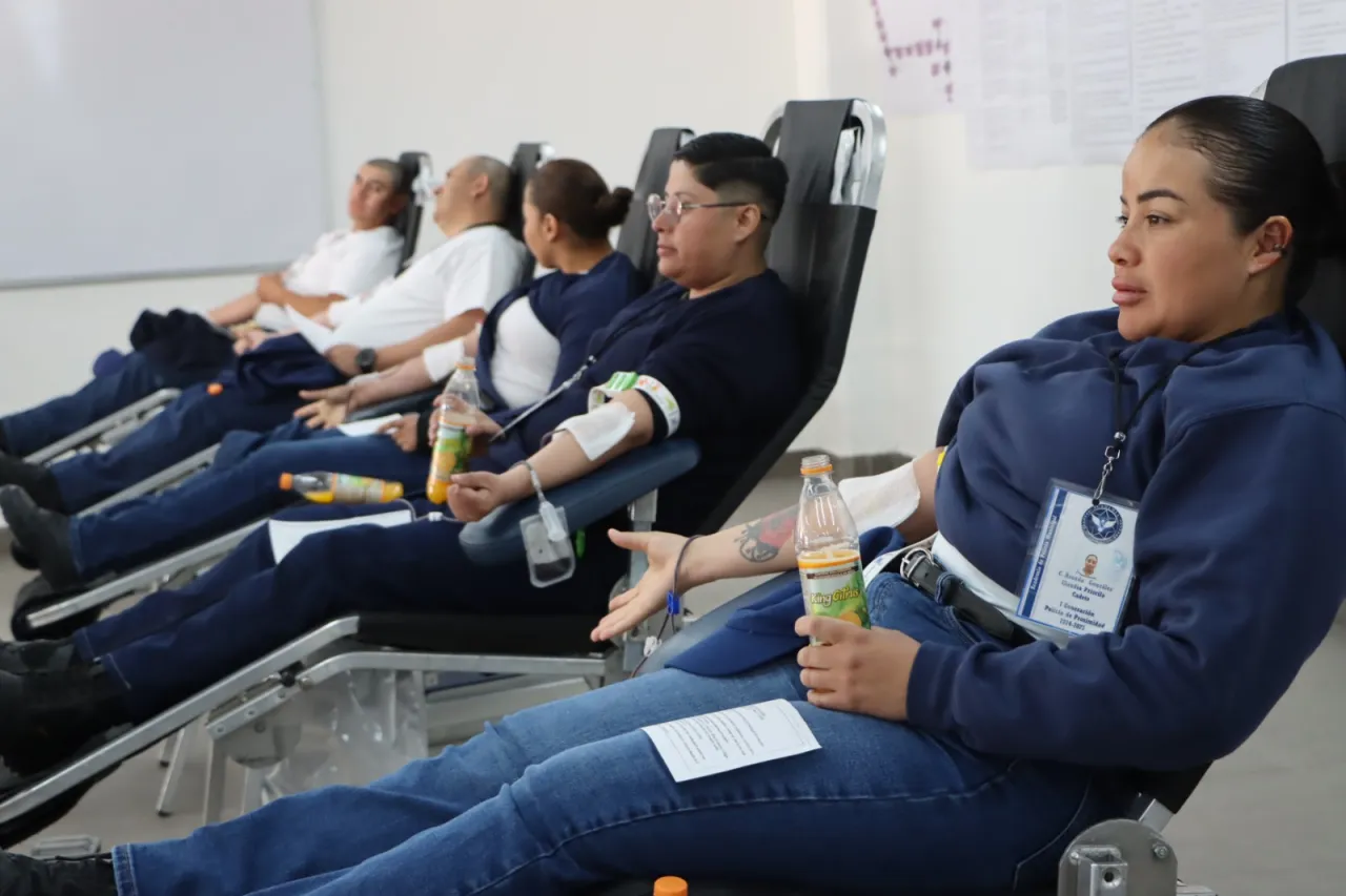 Cadetes de la Policía Municipal participan en donación de sangre