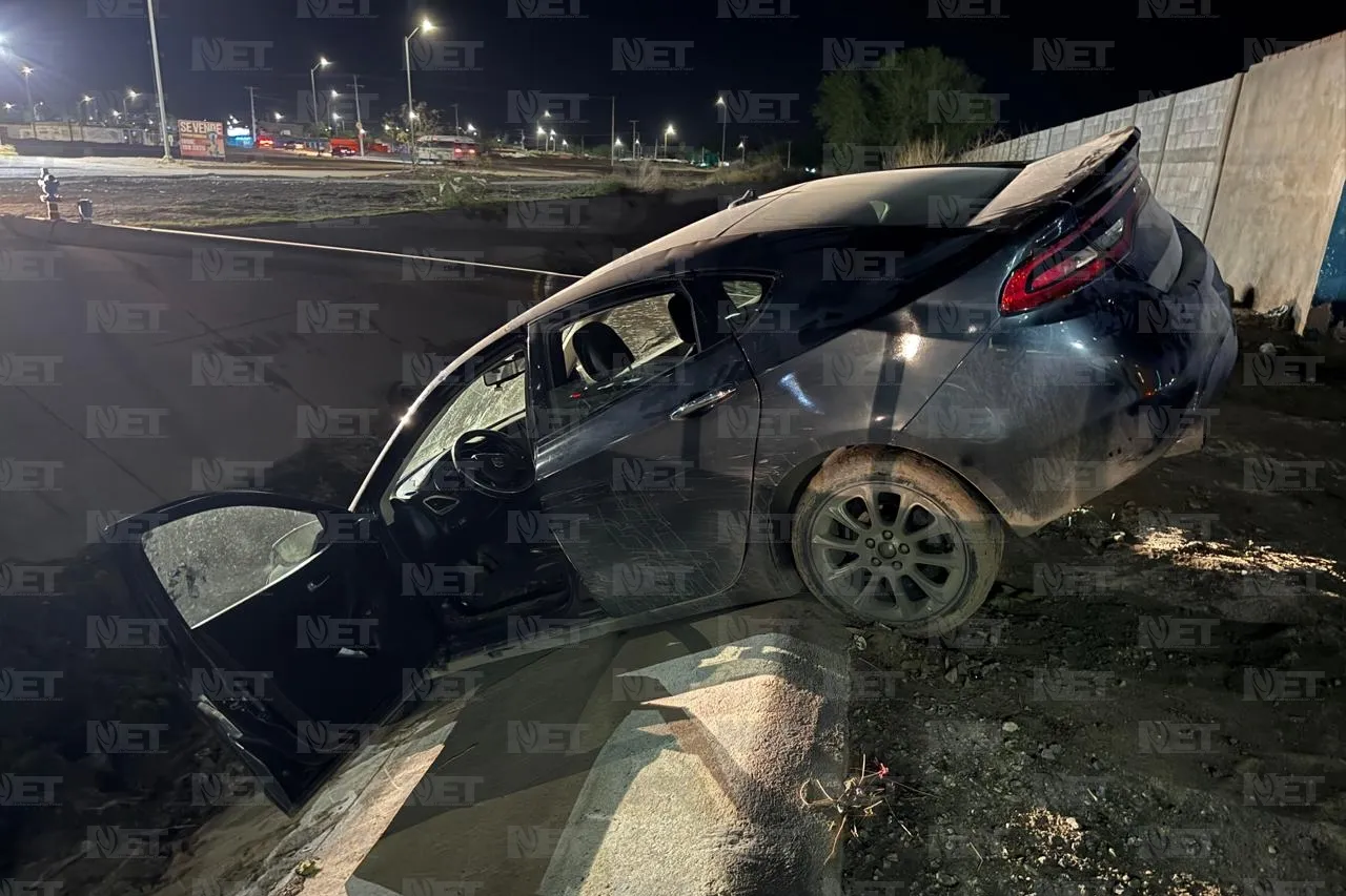 'Relax' de martes: Ebrio termina con carro en acequia