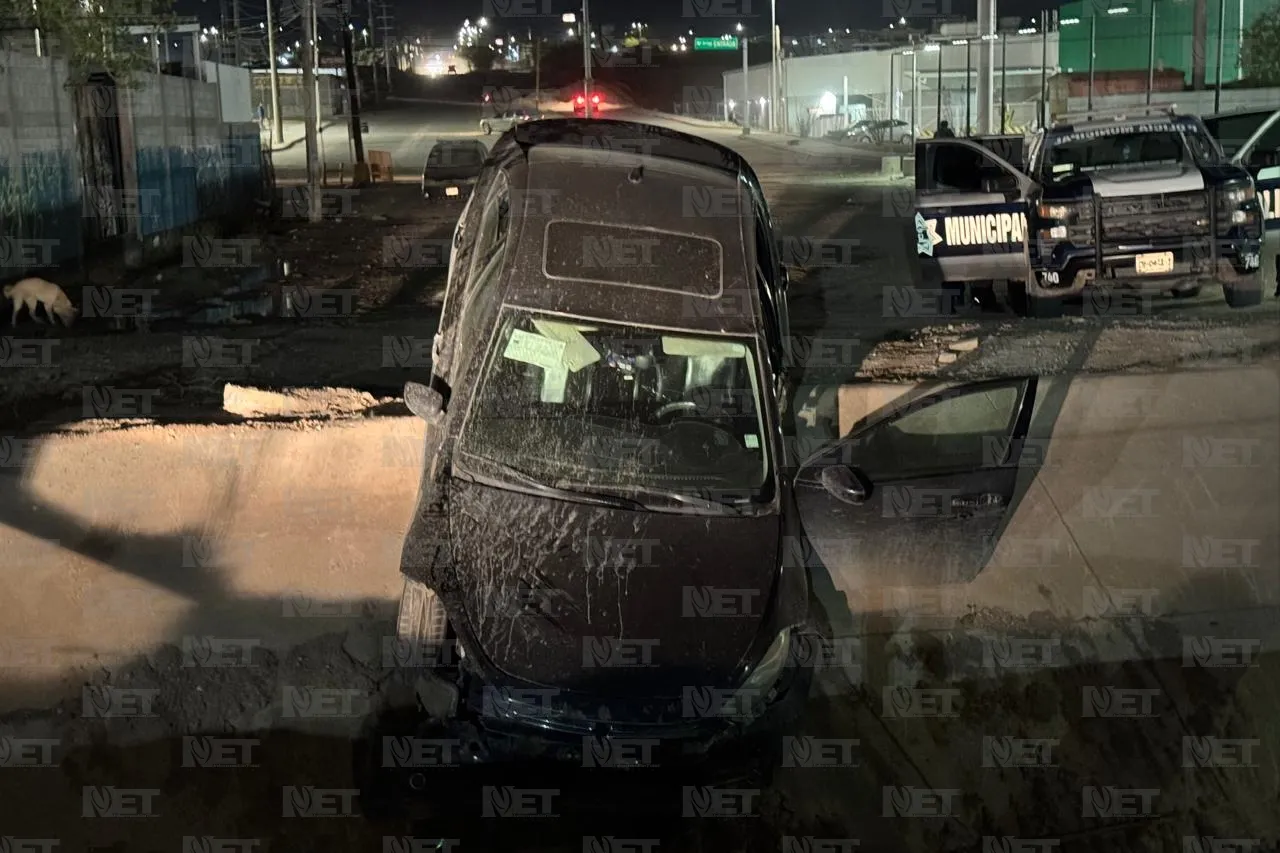 'Relax' de martes: Ebrio termina con carro en acequia