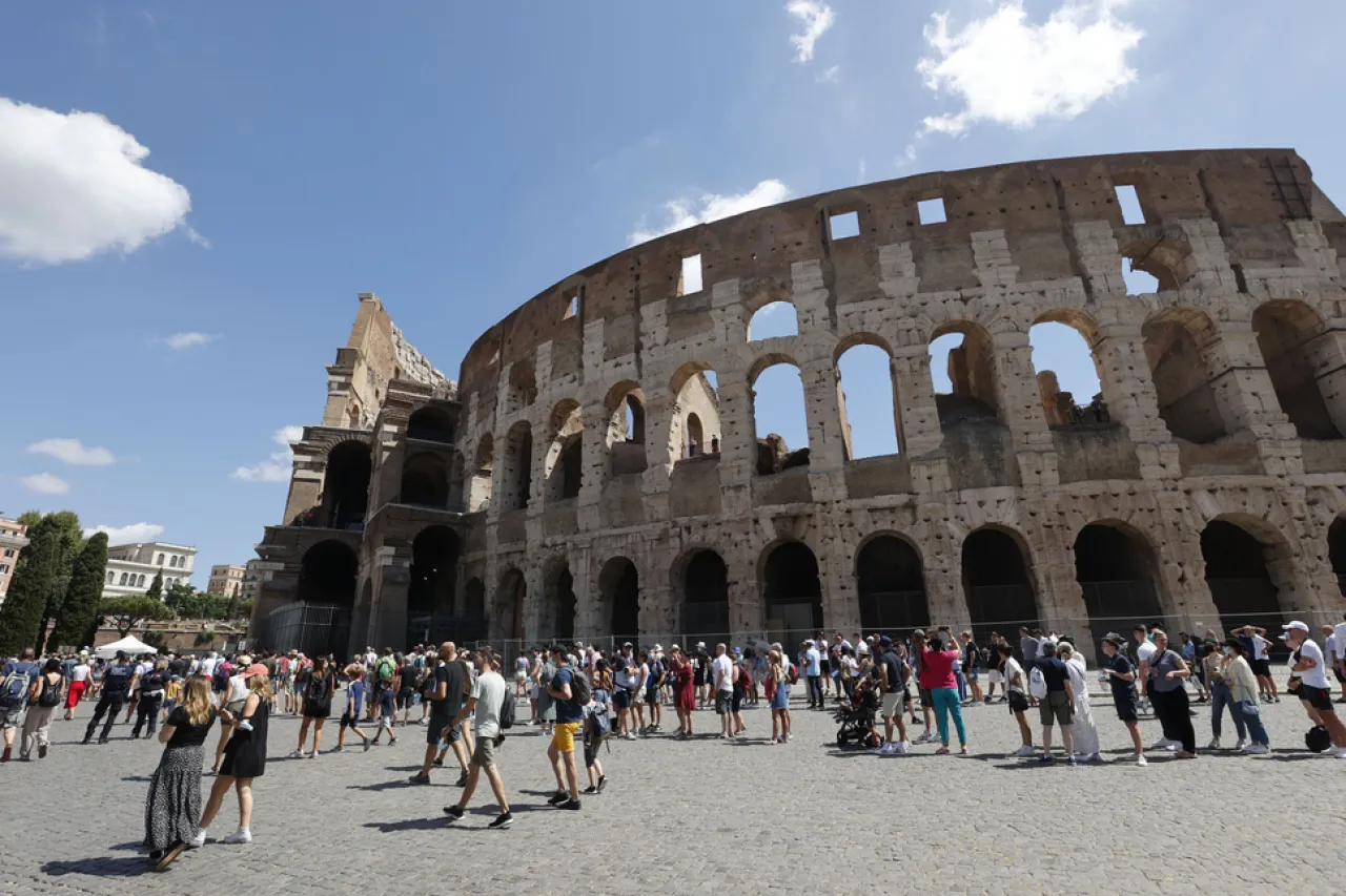 Multan a agencias de venta de boletos para el Coliseo de Roma