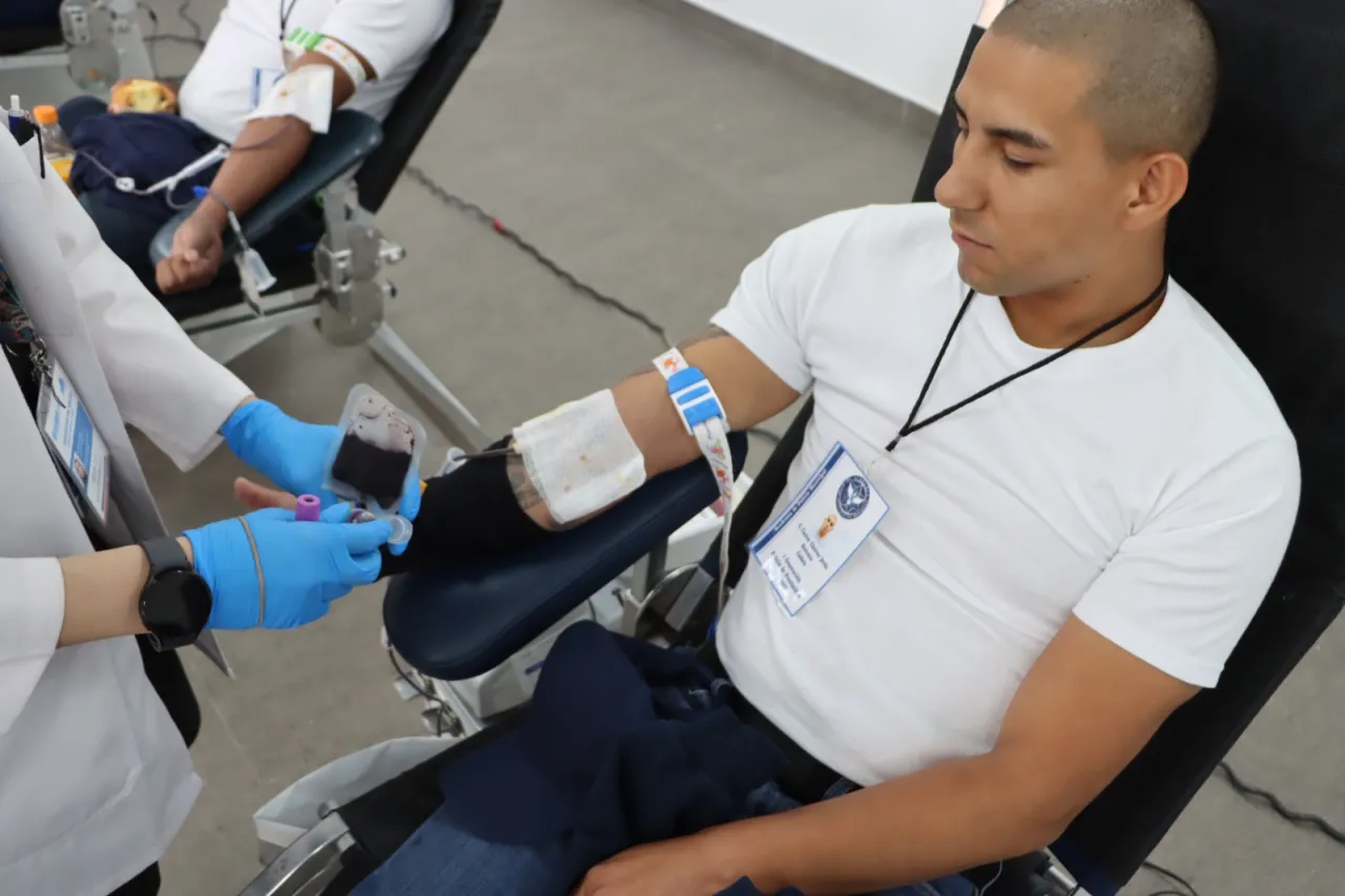 Cadetes de la Policía Municipal participan en donación de sangre