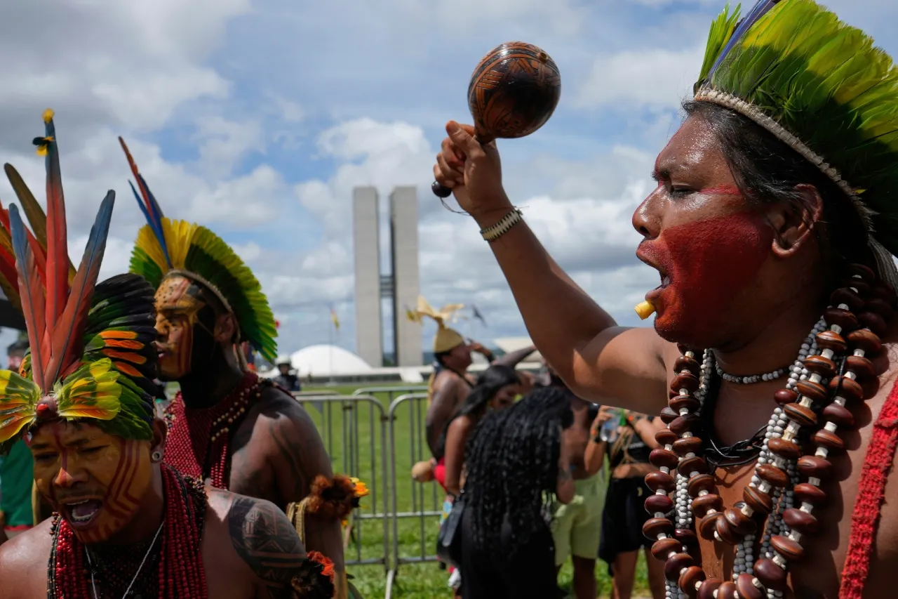 Indígenas marchan en Brasil para exigir más derechos a las tierras tradicionales