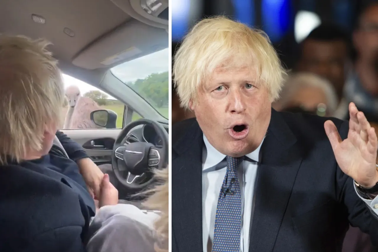 Boris Johnson recibe un picotazo sorpresa de un avestruz en Texas