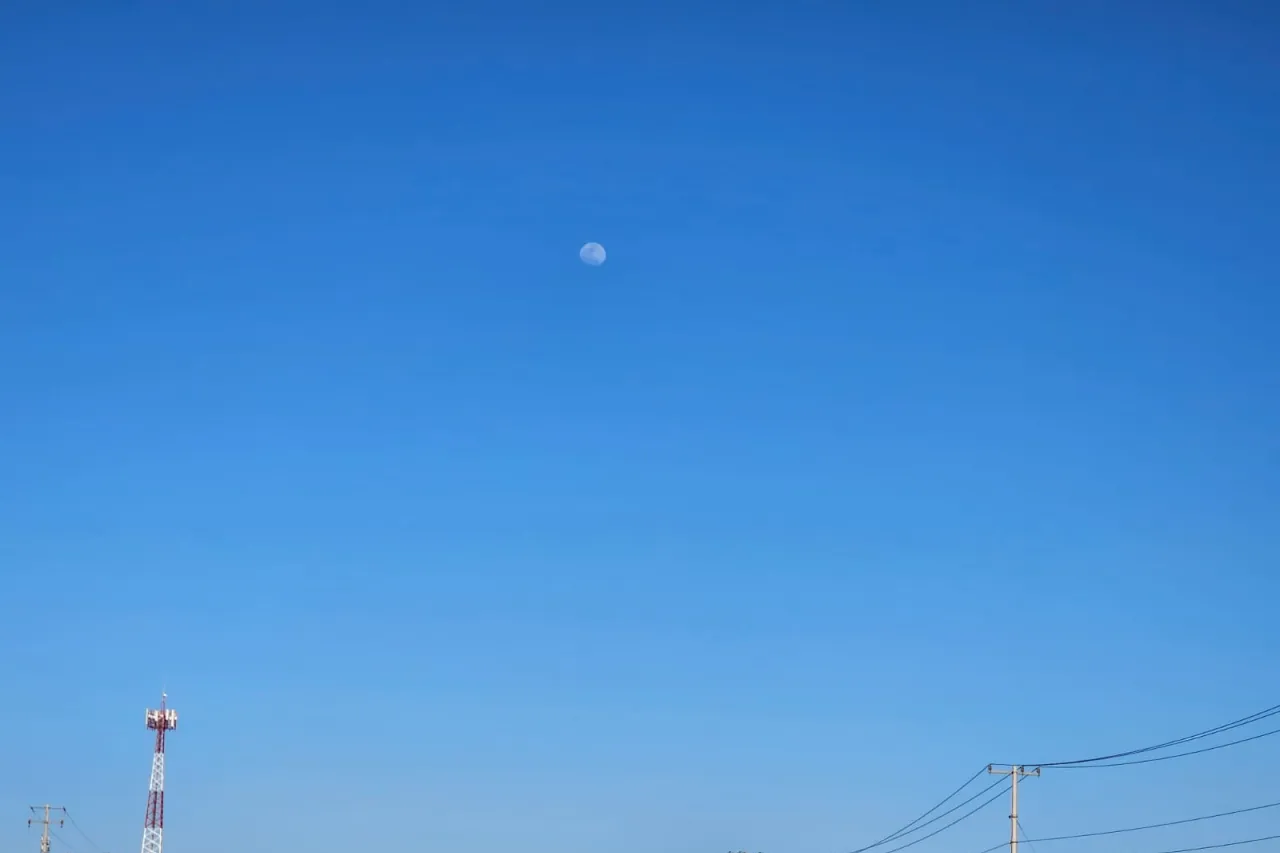 Fotos: Impresiona la Luna esta tarde
