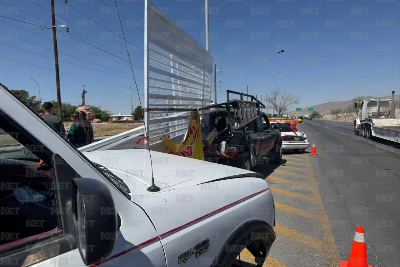 Aparatoso choque múltiple en Cuatro Siglos y Arizona involucra 5 vehículos