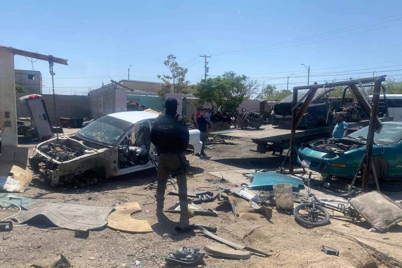 Detienen a sujeto por posesión de vehículos robados en la Aztecas