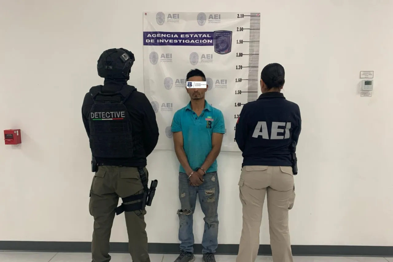Detienen a sujeto por posesión de vehículos robados en la Aztecas