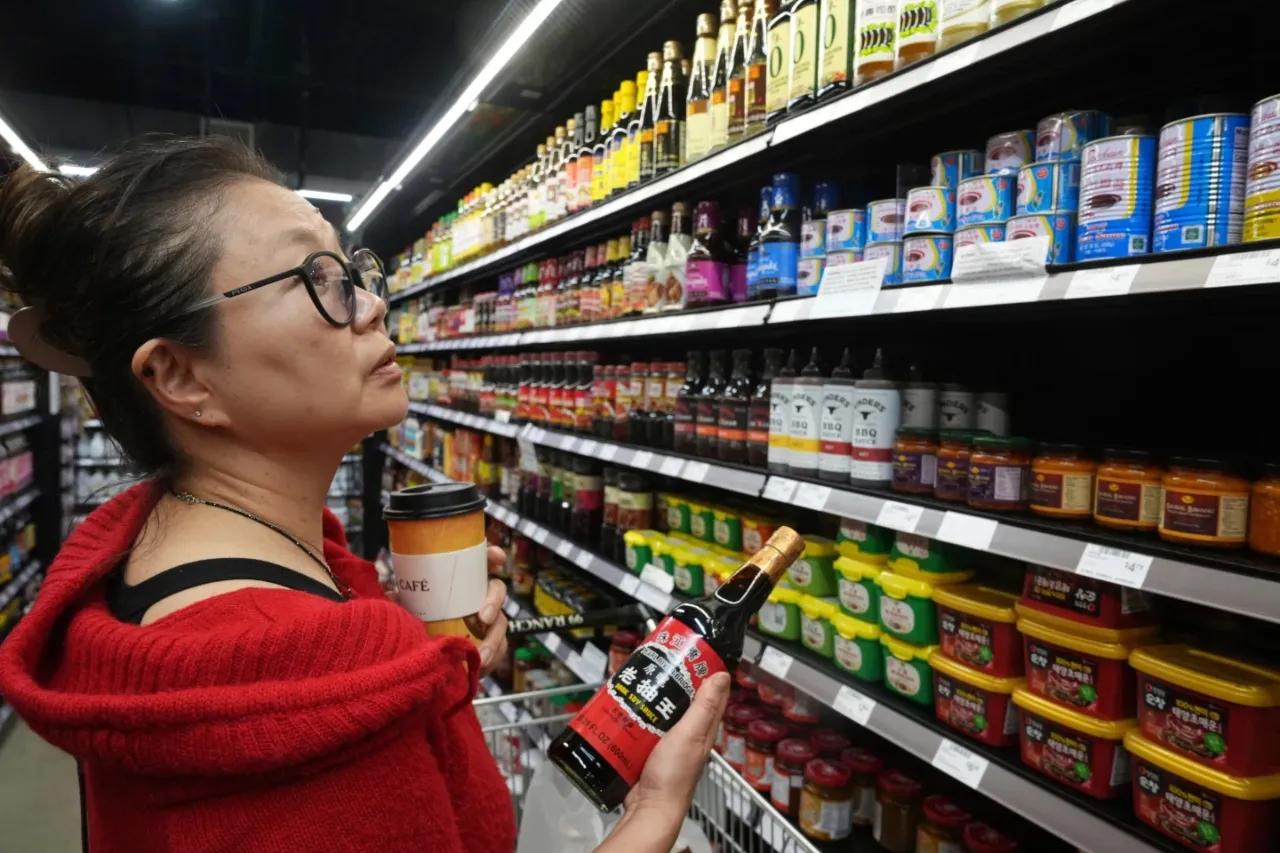 Por qué compradores de supermercados asiáticos están preocupados por arancel