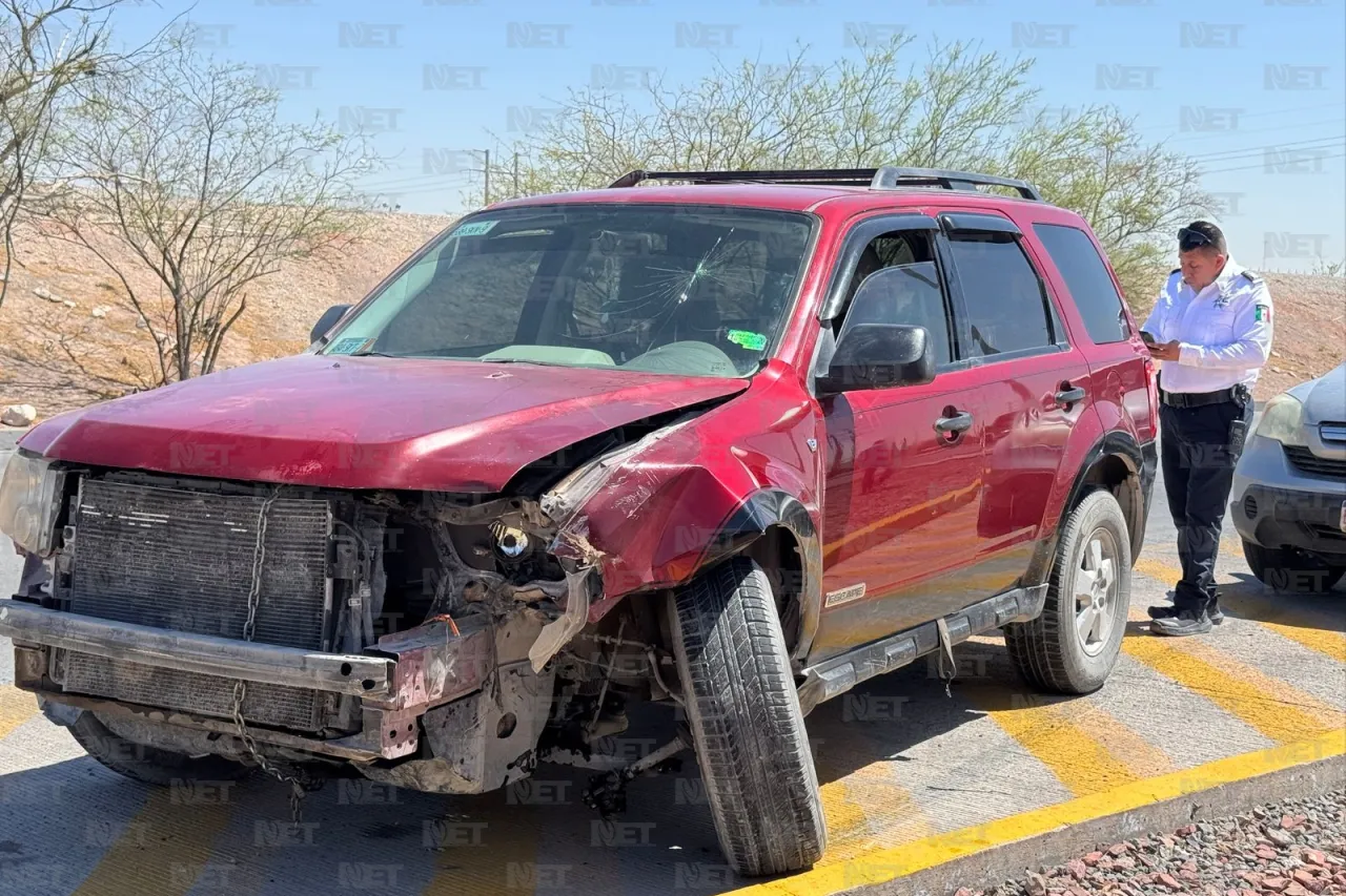 Aparatoso choque múltiple en Cuatro Siglos y Arizona involucra 5 vehículos