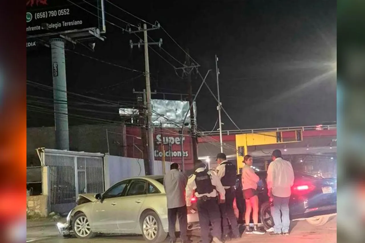 Chocan de frente bajo puente al Revés